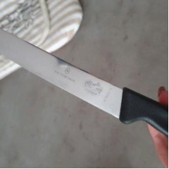 Нож для разделки мяса VICTORINOX 5.1803.15